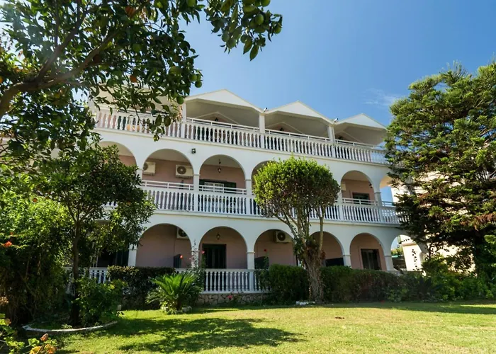 Alamis Hotel & Apartments